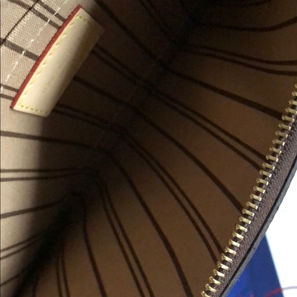 LOUIS VUITTON Monogram Clutch - Picture 6 of 7